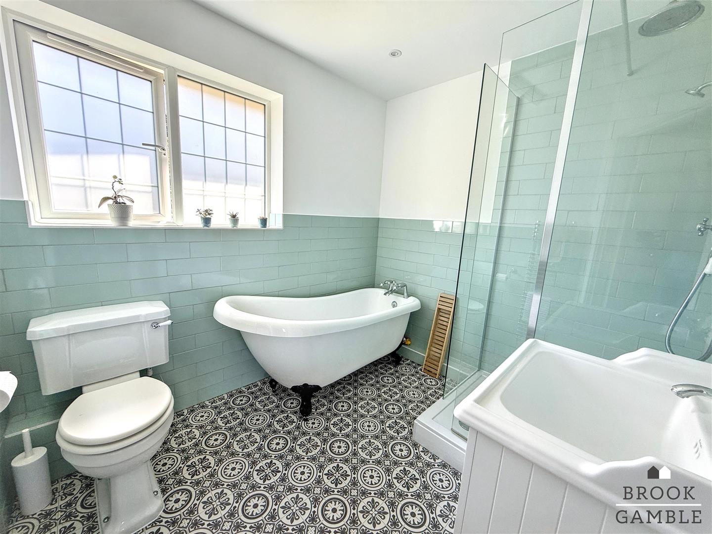 3 Bedroom House. Victoria Drive in Eastbourne,  4